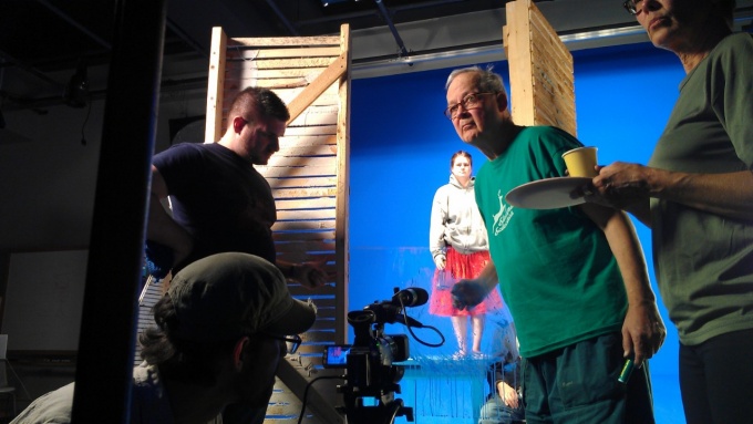 Tony Conrad’s graduate-level Advanced Video Production (2013), photo by Matt McCormick. 