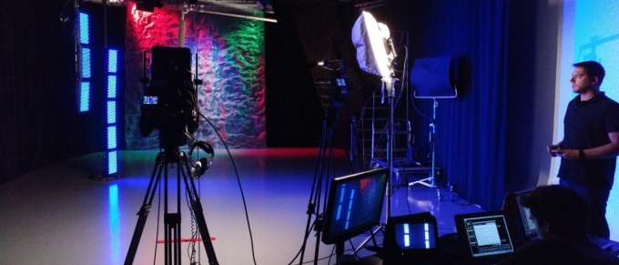 Students in studio with lighting and photo equipment. 