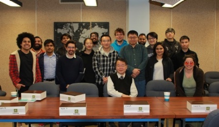 Prof. Hosono at a meeting with Physics students. 