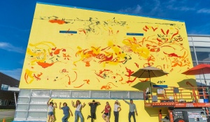 Zoom image: Mural in progress 