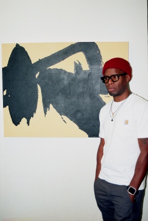 Tiffany Gaines, “Edreys Wajed in studio” (2023), archival negative print, 8 x 10 inches (image courtesy Tiffany Gaines). 