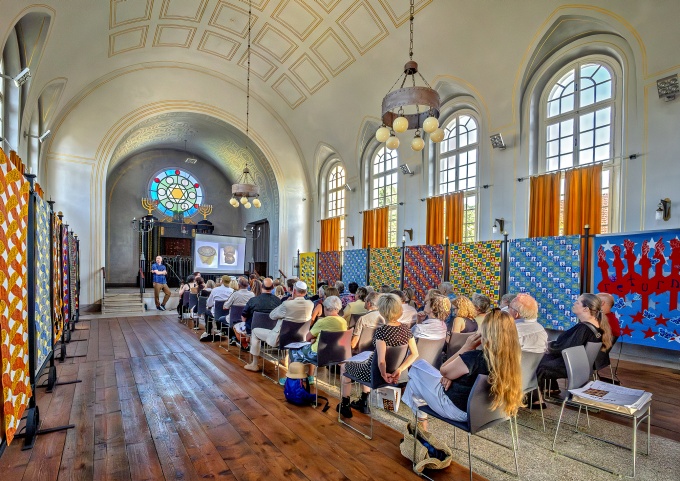 Zoom image: Noah Breuer's installation at the Česk&yacute; Krumlov Synagogue, Czech Republic. June 2025. 