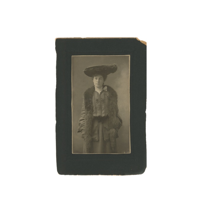 Zoom image: Object from the Watkins family. 