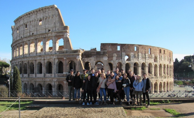 Undergraduate students visit Rome. 