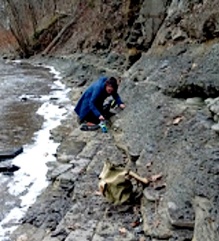 Kimberly Bartlett, BS 2020, at Eighteenmile Creek sampling shale from the uppermost Cashaqua Shale, Eden, New York in winter of 2019. 