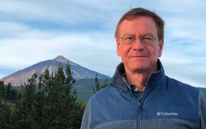 Andreas Daum in front of the volcanic mountain Pico del Teide on the Spanish island of Tenerife off the coast of Northwest Africa. Alexander von Humboldt, whose life Professor Daum is researching, climbed the Teide in 1799. 