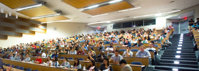 Our diverse population of undergraduate students learn in cutting-edge facilities with professors at the forefront of their fields. 