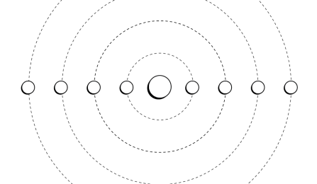A simple line drawing of a slightly larger sphere in the center flanked by a horizontal row of 8 slightly smaller spheres (4 on each side). Behind the spheres are 4 concentric circles connecting each of the 4 pairs of spheres. 