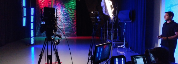 Students in studio with lighting and photo equipment. 