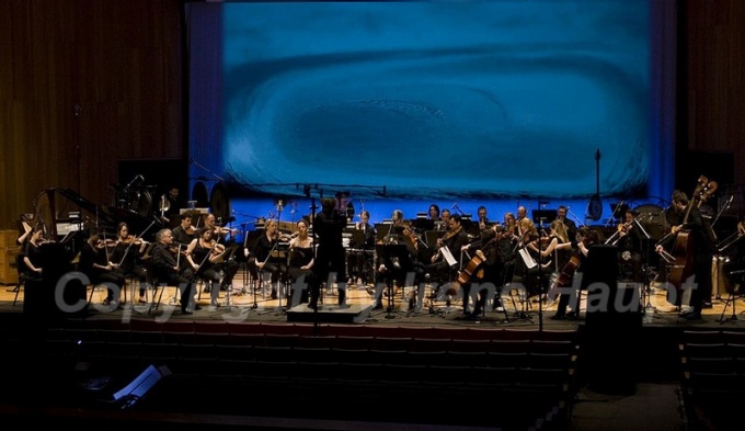 Ensemble Signal & Slee Sinfonietta preforming in Slee Hall. 