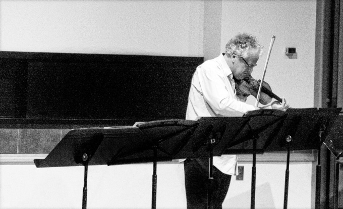 Irvine Arditti preforming. 
