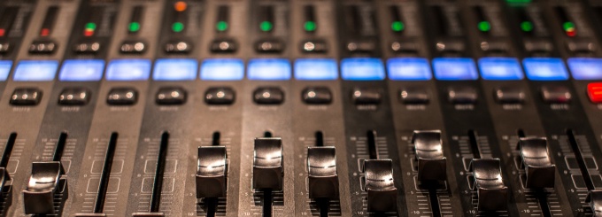 Fader digital mixing console with volume meter. 