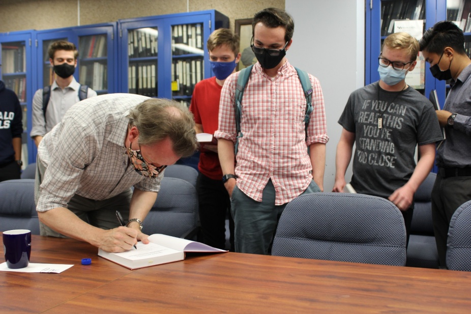 Professor Sean M. Carroll from California Institute of Technology at a meeting with students which turned into a book signing. Professor Caroll delivered the 26th Moti Lal Rustgi Memorial Lecture.