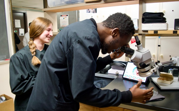 Leah Heiler and nana Amissah in the lab.