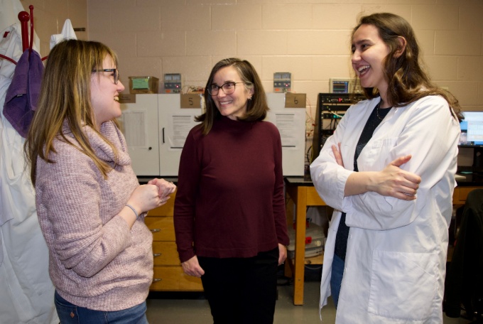 Area Head Micheal Dent, PhD, in the lab with students. 