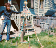 Artist Elizabeth Murray outside her home/studio at 77 Woodlawn Ave., Buffalo (c. 1965), as photographed by Don Sunseri. © 2021 The Murray-Holman Family Trust / Artists Rights Society (ARS), New York.